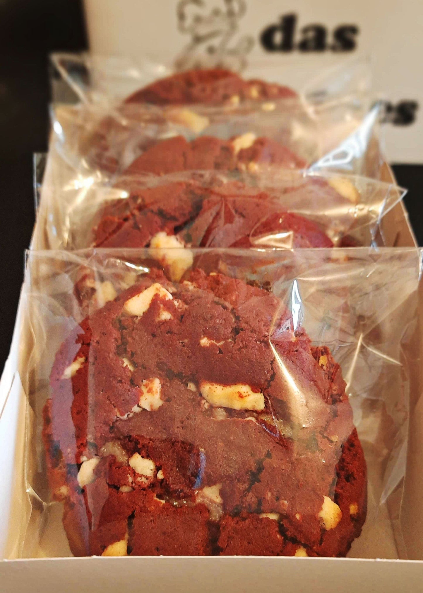 Cookies Velvet Dream – A Elegância do Red Velvet em Forma de Cookie